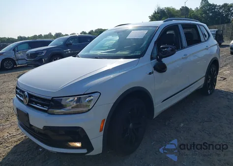 2021 Volkswagen Tiguan 2.0T Se/2.0T Se R-Line Black/2.0T Sel z USA, uszkodzony, nr VIN 3VV2B7AX1MM111619